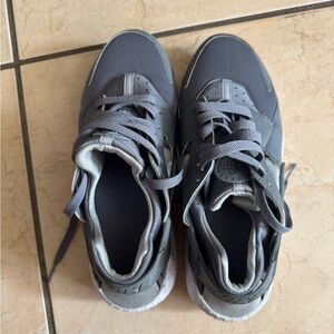 Nike Gray Sneakers with Cushioned Midsole and High-Top Design